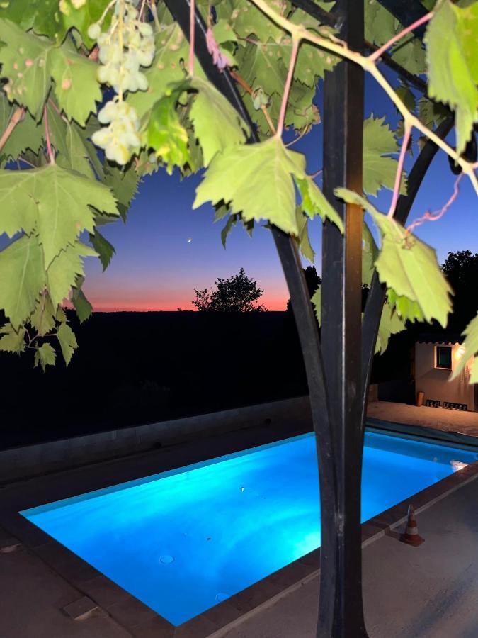 Hébergement de vacances Charmante Maison Avec Piscine *